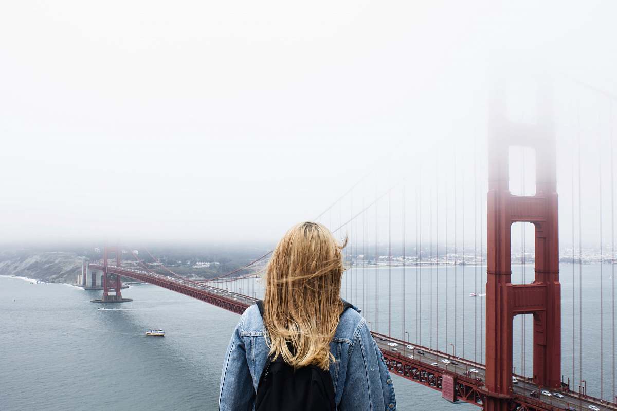 san francisco woman facing Golden Gate Bridge golden gate bridge